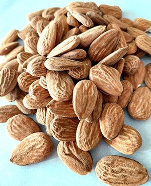 Yerli  Badem içi 1 Kg
